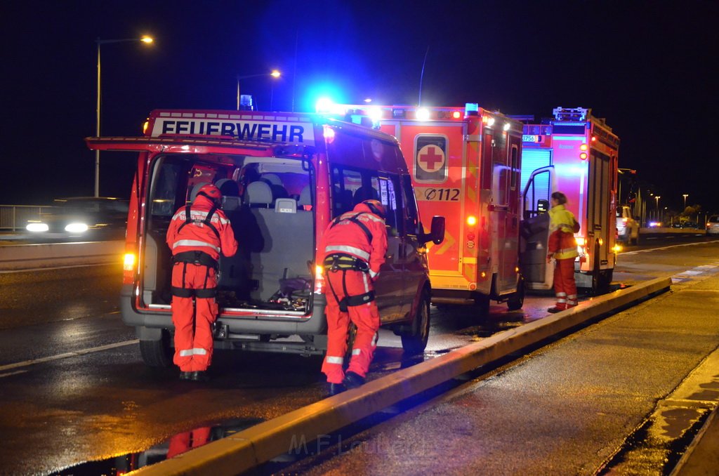 Einsatz BF Hoehenretter Koelner Seilbahn Hoehe Zoobruecke P2646.JPG